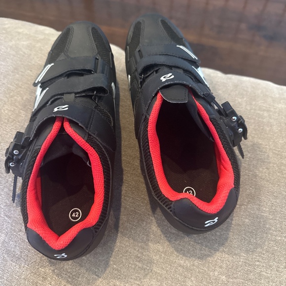 Peloton Cycling Shoes - Picture 3 of 5